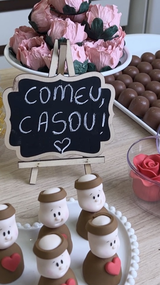 Mesa de doces montada para casamento